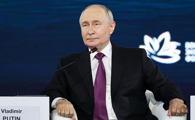 Путин назвал охрану материнства и детства приоритетом развития страны