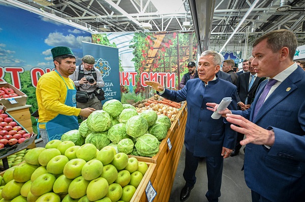 Рөстәм Миңнеханов «Казан» агросәнәгать паркында хәләл-ярминкә ачу тантанасында катнашты