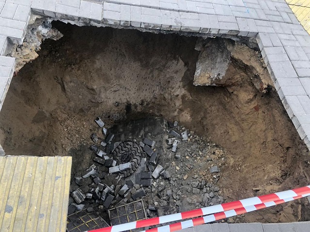 Прокуратура инициировала проверку по факту провала грунта у театра Камала в Казани