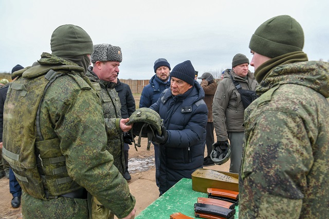После жалоб резервистов Минниханов лично проинспектировал пункт сбора в Казани - видео