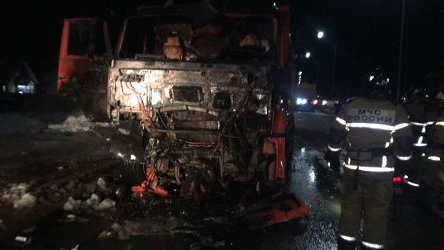 Выехавший на «встречку» водитель внедорожника погиб в огненном ДТП на трассе в РТ