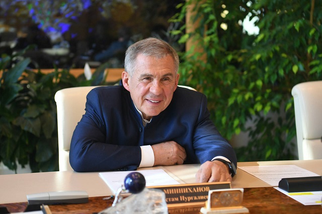 Минниханов удостоил девятерых жителей Татарстана медали «За доблестный труд»