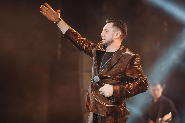 Оказывающего помощь бойцам СВО Фирдуса Тямаева удостоили почетного звания