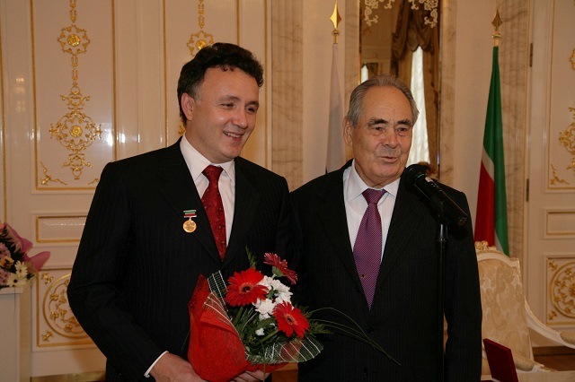 Минтимер Шәймиев ТНВ генераль директоры Илшат Әминевны юбилее белән тәбрик итте