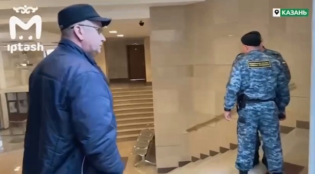 «Пришел пьяным»: Отца Ильназа Галявиева не пустили на процесс о преступлениях сына