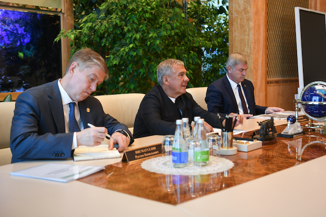 Минниханов и Петушенко обсудили развитие дорог в Татарстане