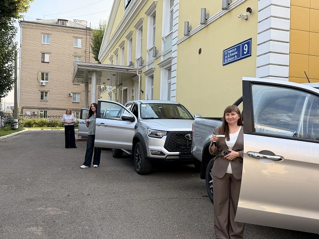 "Гаилә белән сайлыйбыз" Республика фотоконкурсында җиңүчеләргә автомобиль тапшырдылар