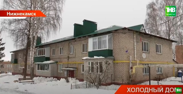 Спят в шапках: жители Нижнекамска замерзают в квартирах, но платят за отопление по нормативу