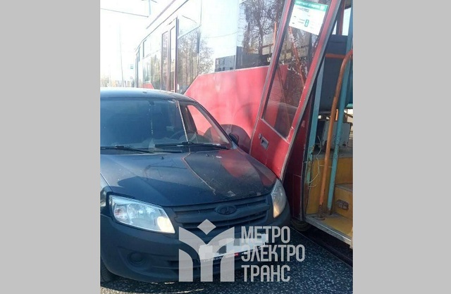 В Казани из-за ДТП на Кулагина встали трамваи