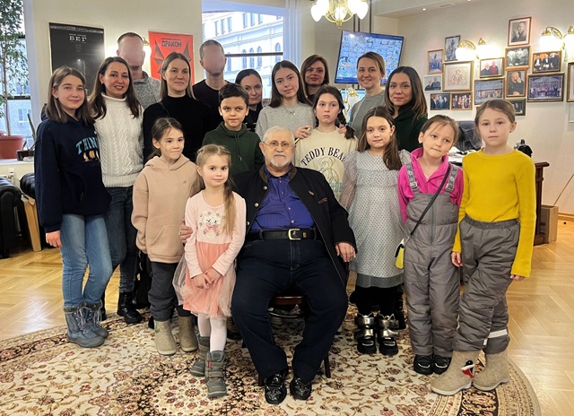 В КАРБДТ им. Качалова провели экскурсию для семей бойцов СВО