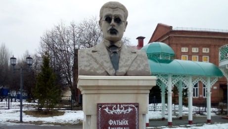 В Чистополе вандалы осквернили бюсты известных писателей