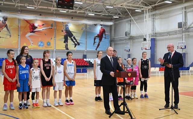 Казанда футболны үстерү үзәген ачу тантанасында Путин Татарстан Республикасының спорттагы уңышларын югары бәяләде