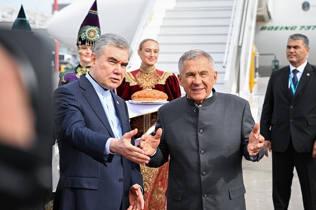 Казанга Төрекмәнстан Халк Мәсләхәте Рәисе Гурбангулы Бердымөхәммәдов килде