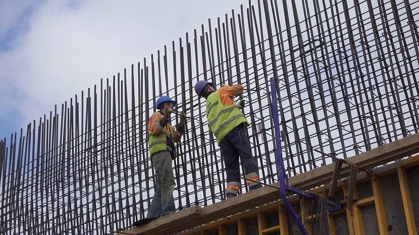 Строители Большого Казанского кольца завершают монтаж шумозащитных экранов