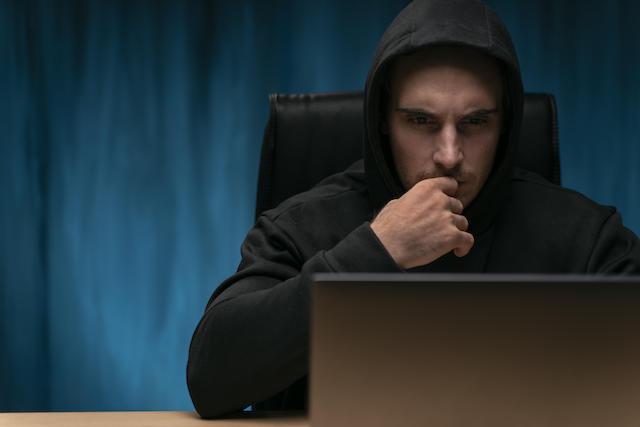 Татарстанцев предупредили о новых уловках мошенников в майские праздники