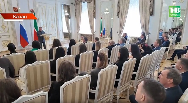 Казан Кремлендә “Динамо-Ак Барс” командасын Россия чемпионы булуы белән котладылар