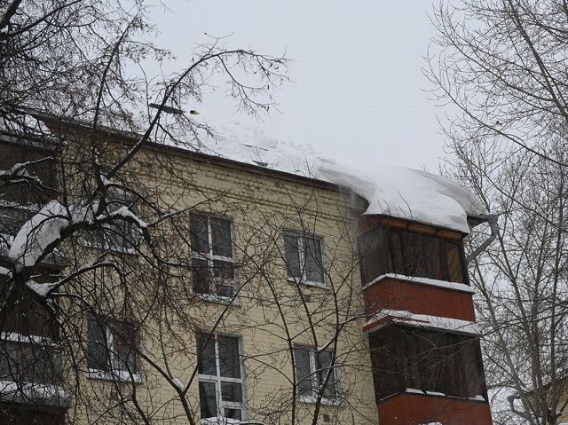 Зимняя уборка на завершающей стадии: более 200 кровель очистили в Казани за сутки