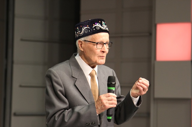 "Яңа Гасыр" телерадиокомпаниясендә хезмәттәшләре Рөстәм Нәбиуллин 85 яшьлек юбилее белән котлады