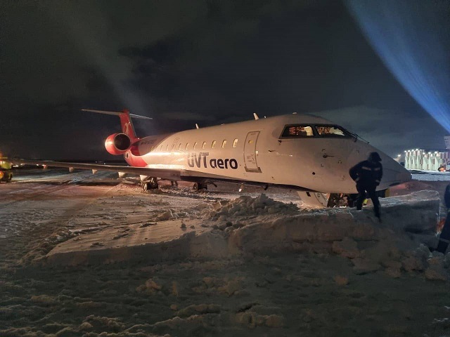 Прилетевший из Самары самолет выкатился за пределы ВПП в аэропорту Казани