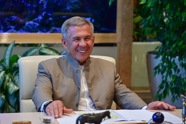 «Это по-настоящему народный праздник!»: Минниханов поздравил татарстанцев с Днем Республики