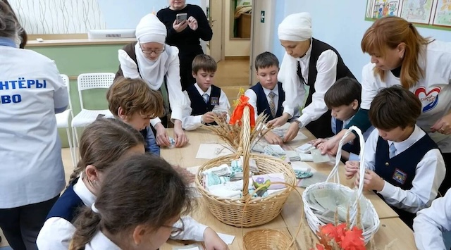 Школьники Нижнекамска написали письма и собрали помощь для бойцов СВО