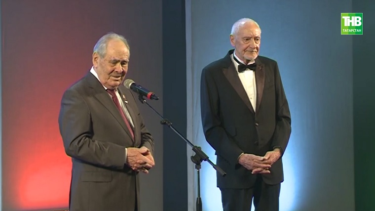 Минтимер Шәймиев Равил Шәрәфиев юбилеенда татар халык җырын башкарды