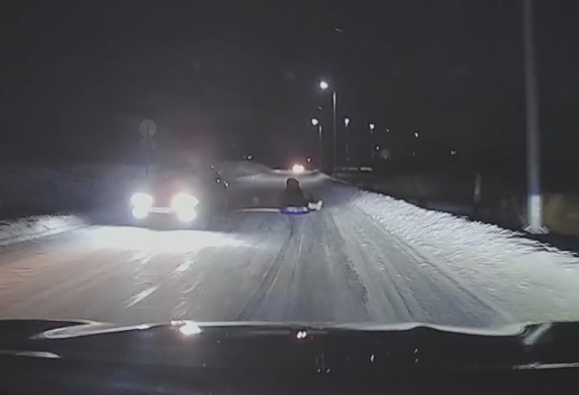 Гибель 17-летней девушки во время катания на тюбинге попала на видео 