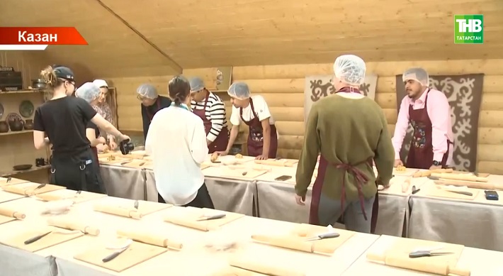Казанда чит ил блогерларына татар милли ризыгын әзерләргә өйрәттеләр