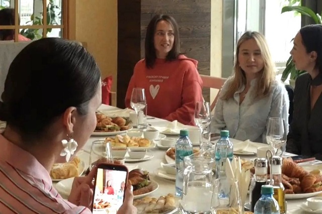 «Мама в ресурсе»: сторонники «Единой России» поддержали встречу женщин в Казани