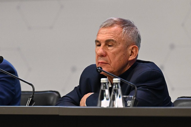 Крыши под прицелом: Минниханов потребовал усилить контроль после череды обрушений