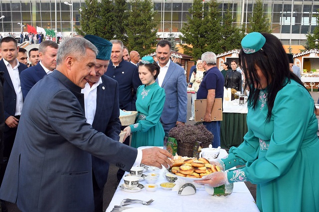 Минниханов посетил конно-спортивные соревнования в честь казанского Сабантуя