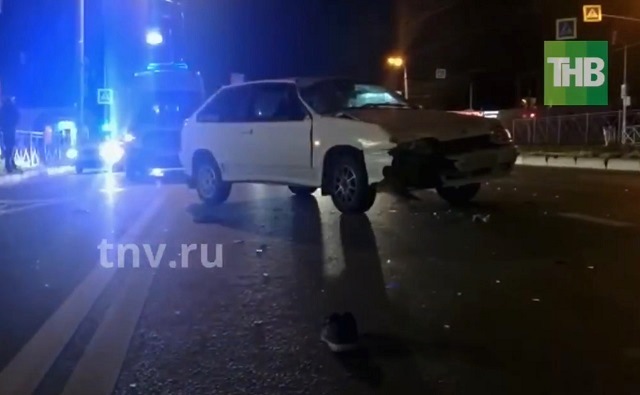 Доставщик еды на «Ладе» совершил смертельный наезд на пенсионера в Казани – видео