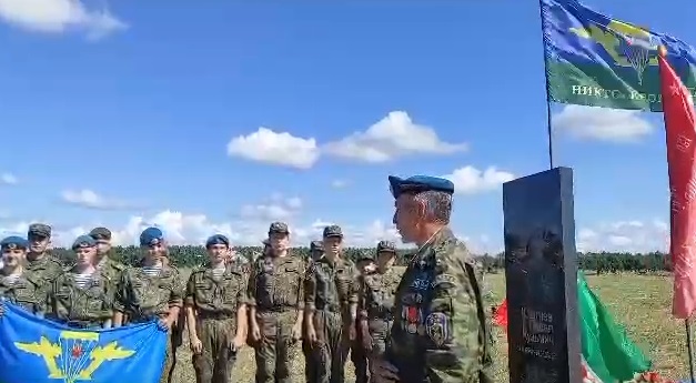 Һава десанты гаскәрләре көнендә Бөек Ватан сугышы ветераны Павел Клетневка һәйкәл ачтылар