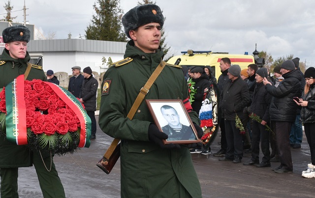 В Набережных Челнах простились с 42-летним сапером, погибшим во время СВО
