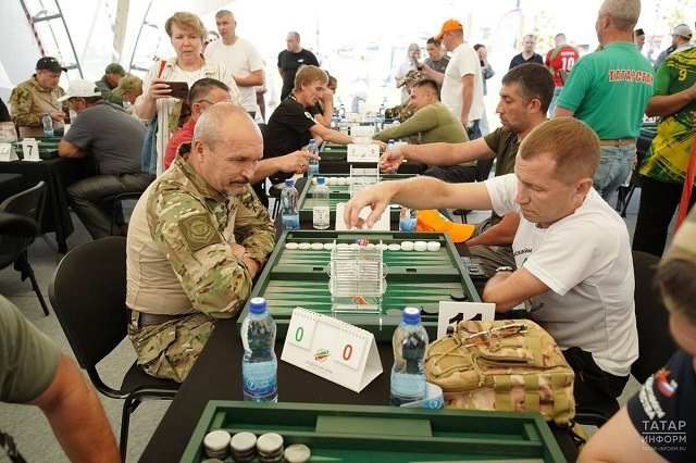 В Казани начались соревнования Кубка Раиса РТ по нардам среди ветеранов СВО