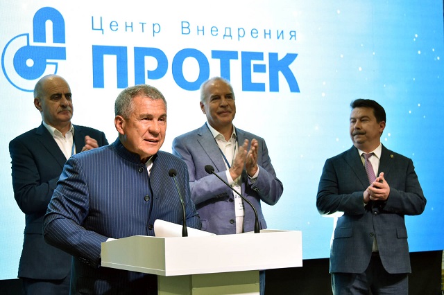 Минниханов открыл логистический центр для обслуживания 5 600 аптек в Казани