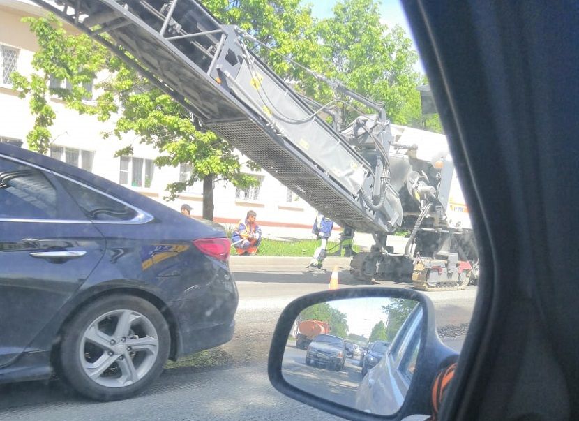 На улице Патриса Лумумбы в Казани срезали недавно положенный асфальт