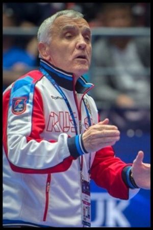Наставник сборной России по вольной борьбе умер от COVID-19