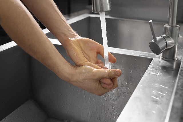 Воду в домах двух районов Казани отключили до 22:00