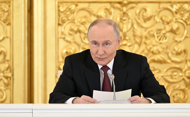 Путин объявил благодарность главе «КирМоса» и еще троим чиновникам из Татарстана