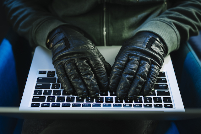 Татарстанцам рассказали о новых схемах мошенников под видом МФЦ