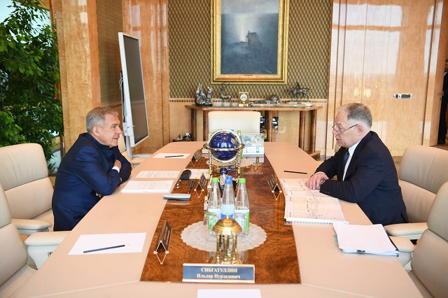 Минниханов обсудил с Петушенко ход строительства скоростной автодороги М-12