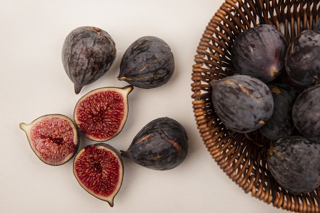 Диетолог предупредила, кому нельзя есть инжир