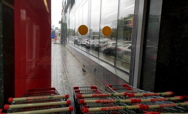 В Челнах из-за подозрительной тележки из «Ленты» эвакуировали более 200 человек