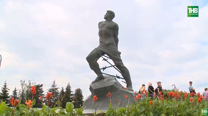 Казан Кремле янында Муса Җәлил һәм аның көрәштәшләрен искә алдылар