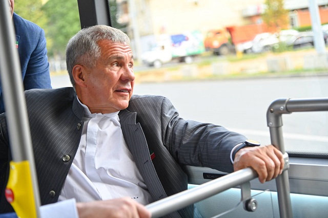 Раис Татарстана проехался на троллейбусе нового поколения