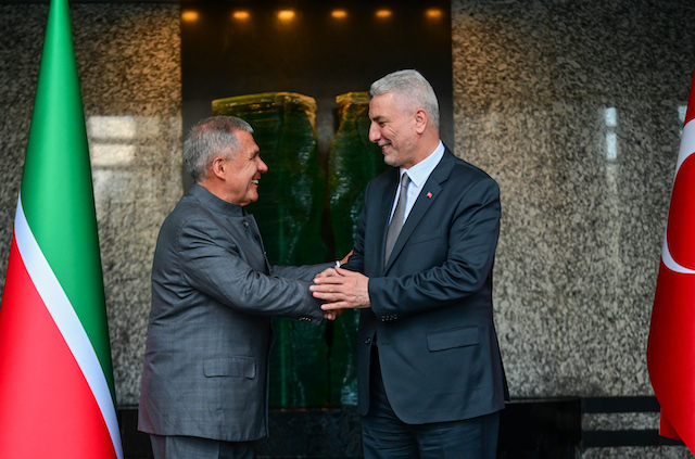 Минниханов провел встречу с министром торговли Турции в Анкаре