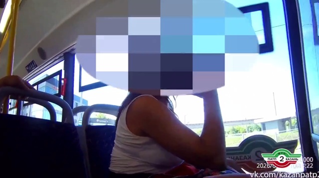 В казанском автобусе пассажирка ударила контролера за попытку оформить штраф