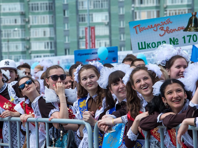 Названы даты проведения последних звонков в школах Казани