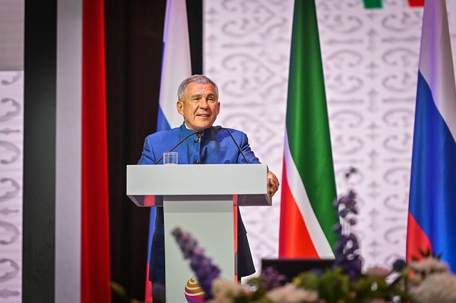 Бердымухамедов поздравил Минниханова с 30-летием Всемирного конгресса татар